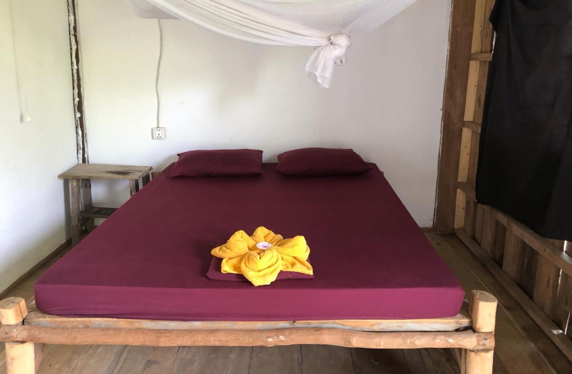 The Bonsai Hostel Ко Ронг Санлоем Екстериор снимка