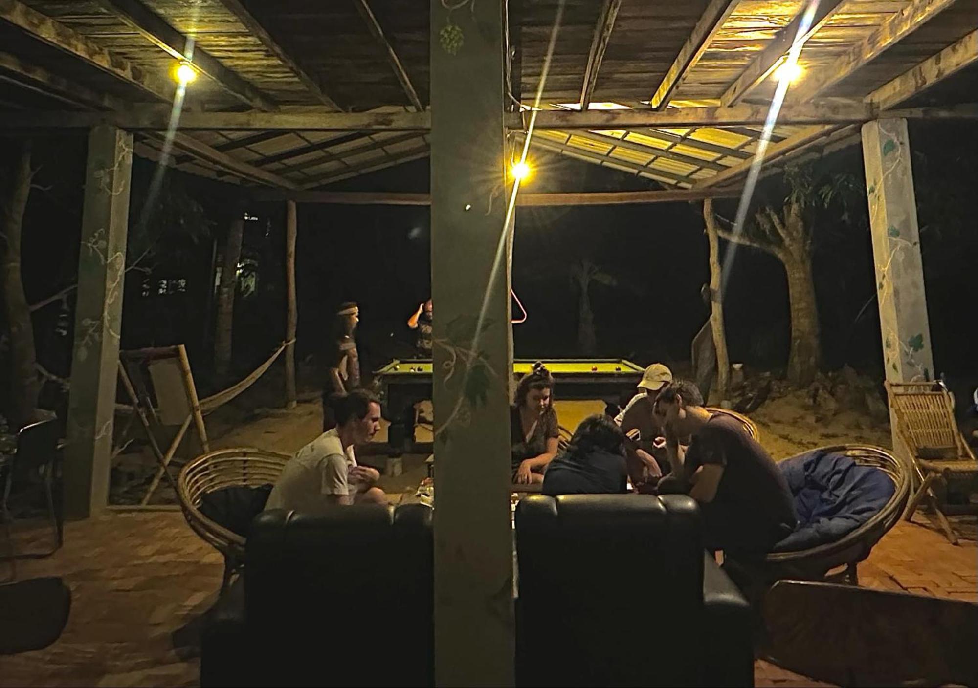 The Bonsai Hostel Ко Ронг Санлоем Екстериор снимка